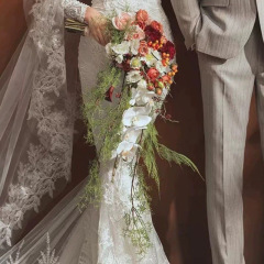 2025旅拍园林风婚纱摄影道具美学拍照婚礼瀑布水滴仿真新娘手捧
