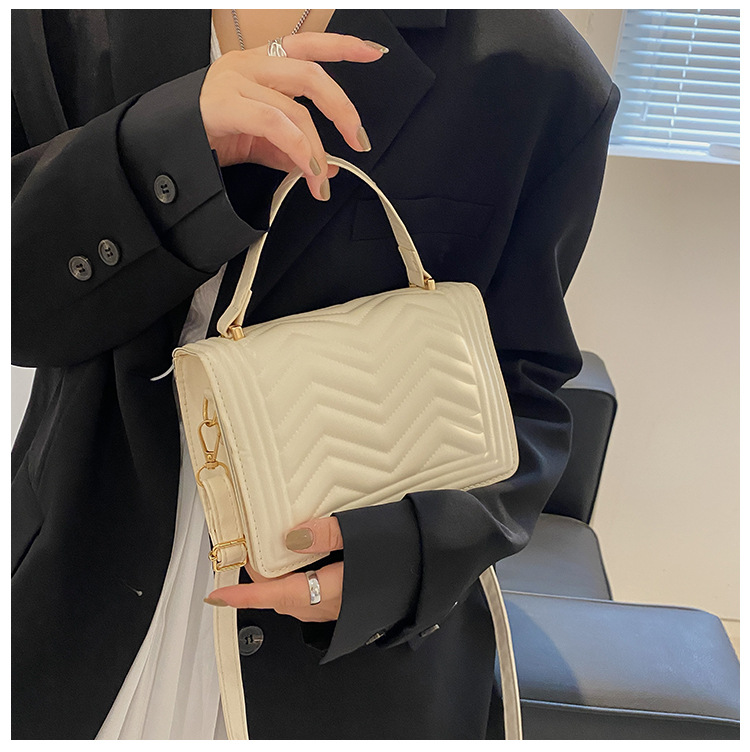 Neue Mode Einfarbig Faltende Handtaschen Umhängetaschen display picture 16