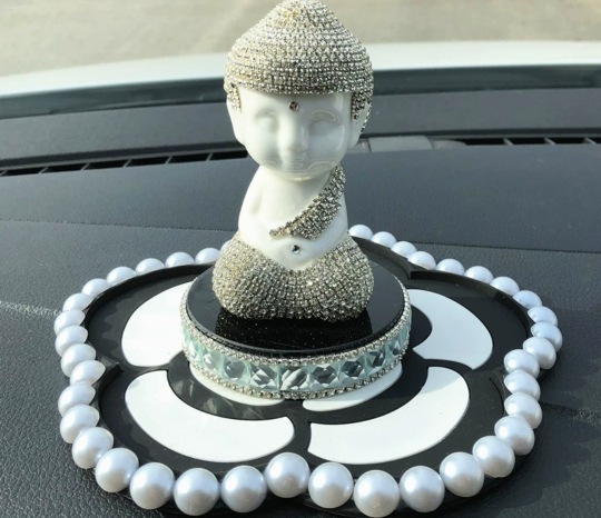 Ocean Girl accesorios de automóviles colchón de plumas rojas en línea pequeño libro rojo recomienda la corona de accesorios de automóviles decoración interior del automóvil