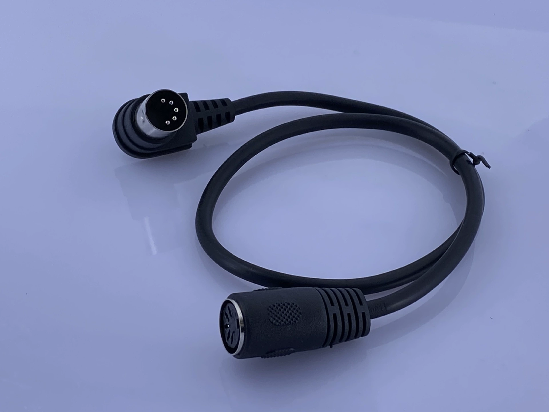 Удлинительный кабель MIDI с угловым разъемом 90°, MIDI 5-контактный DIN (штекер) — для шины клавишного синтезатора/органа/электрического пианино