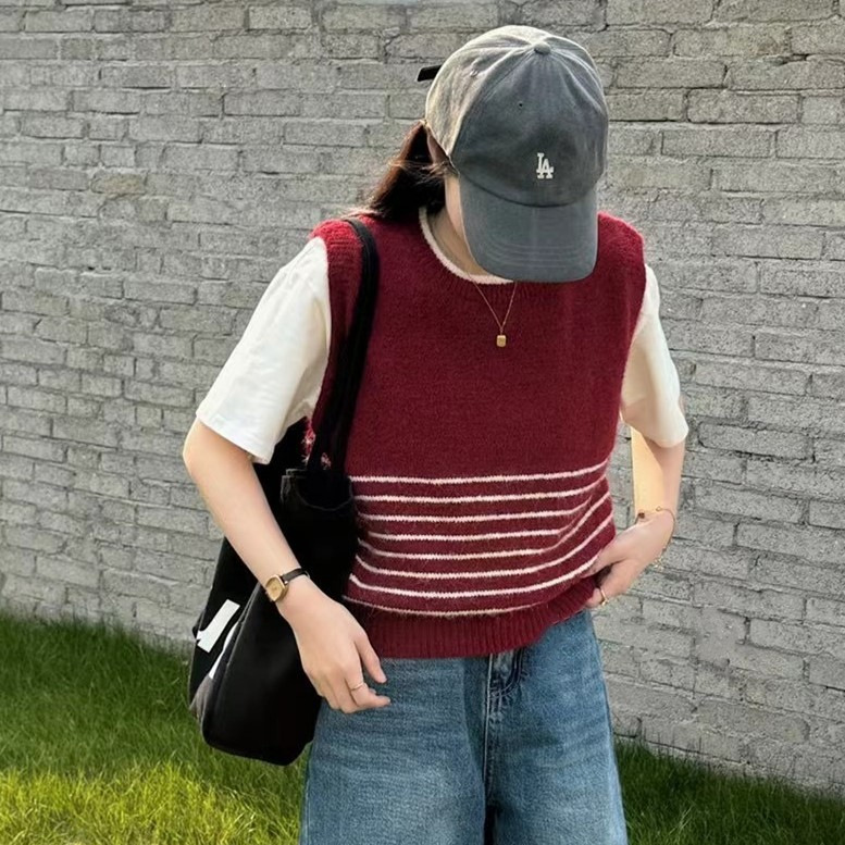 Retro knitted autumn vest