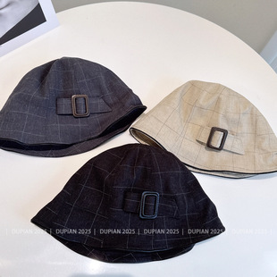 Ӣ���͹����b��O��ñ��Ů�ļ�����ñ���b����ñǰ���С�r�bñ