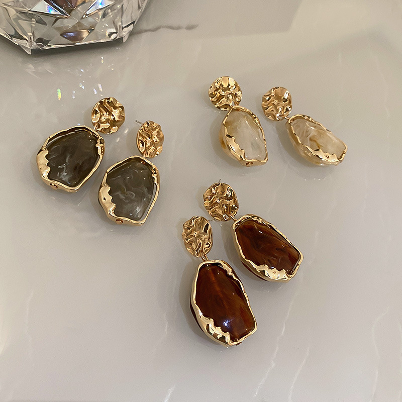 Casual Retro Irregular Alloy Inlay Resin Women's Drop Earrings display picture 1
