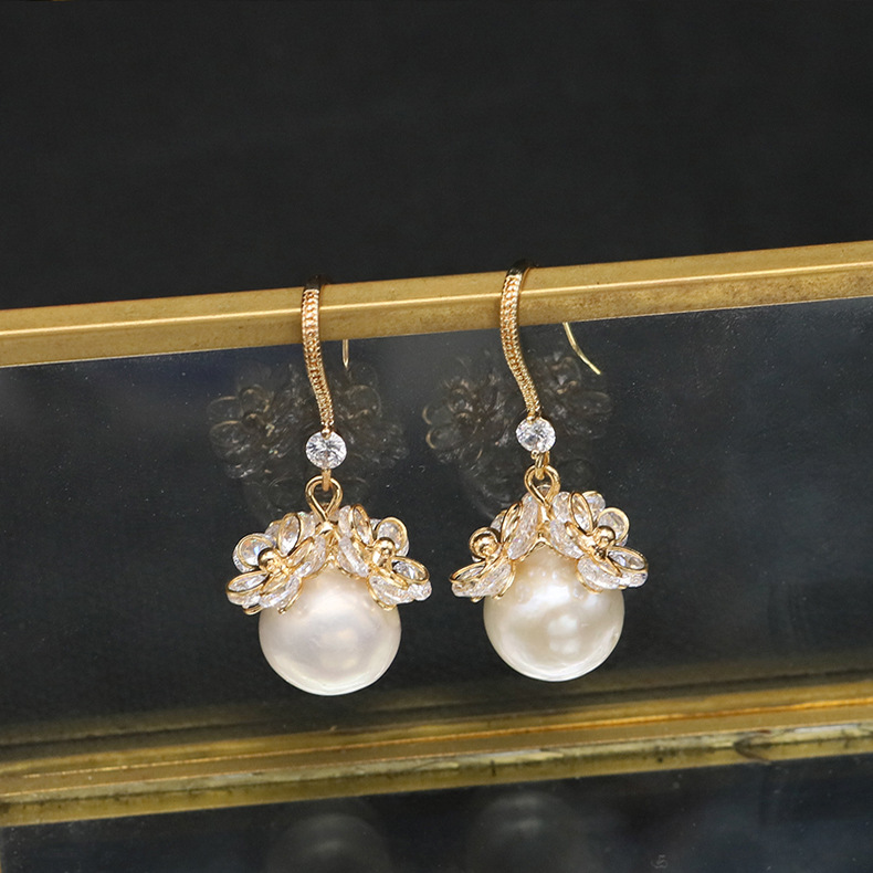 1 Pair Pearl Copper Freshwater Pearl Earrings Flower Drop Earrings display picture 1