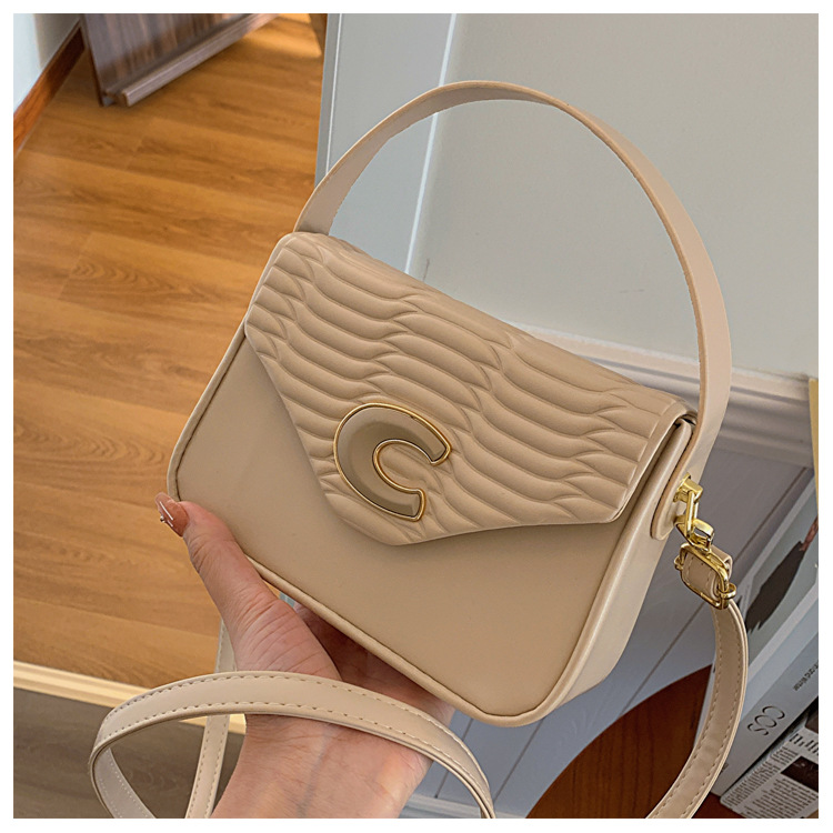 Liten firkantet bag 2024 tidlig på våren ny stil skulder bærbar crossbody preget stor kapasitet mote fabrikk varer engros utenrikshandel kryss_voghion.com