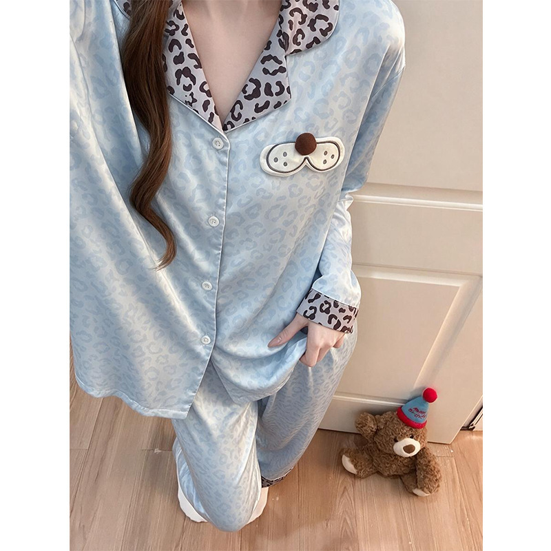 Sweet style leopard print ice silk long-sleeve pajamas, thin and suitable for spring and autumn, can be worn outside, cartoon women's home wear set Sweet style leopard print ice silk long-sleeve pajamas, thin and suitable for spring and autumn, can be worn outside, cartoon women's home wear set