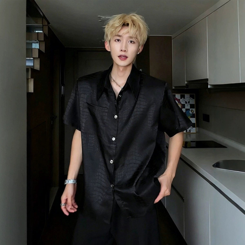 Simple Black Crocodile Pattern Design Short-Sleeved Shirt for Men, Summer Thin Style, High-End, Stylish Half-Sleeved Shirt, Trendy
