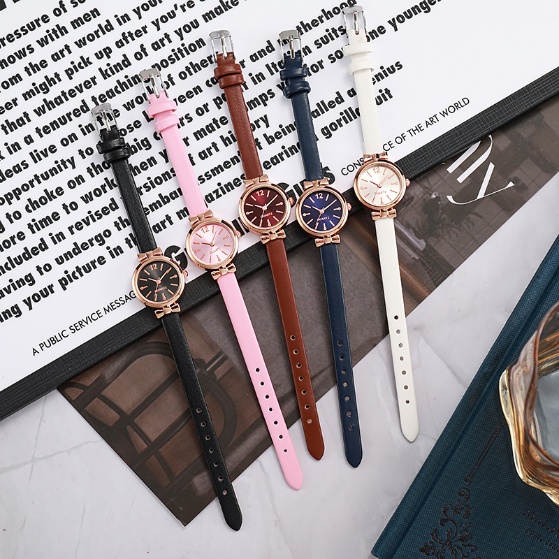 Nuevo reloj de aleación de estilo antiguo pequeño y fresco, estudiante, cinturón delgado simple, reloj de mujer, cabello negro