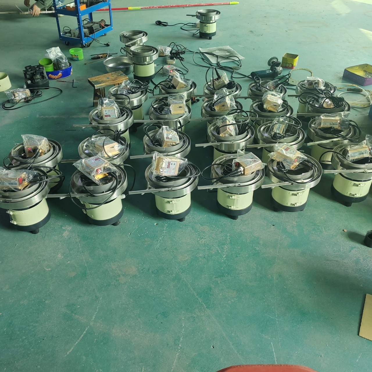 塑胶件密封钉自动送料振动盘量大从优销售批发震动盘自动化设备