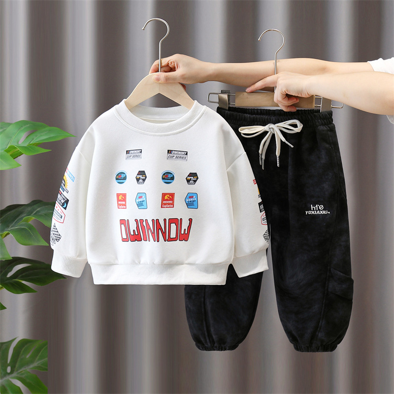 6104 Traje de otoño para niños 2025 nuevo suéter para niños guapos de dos piezas para bebés ropa deportiva coreana de moda