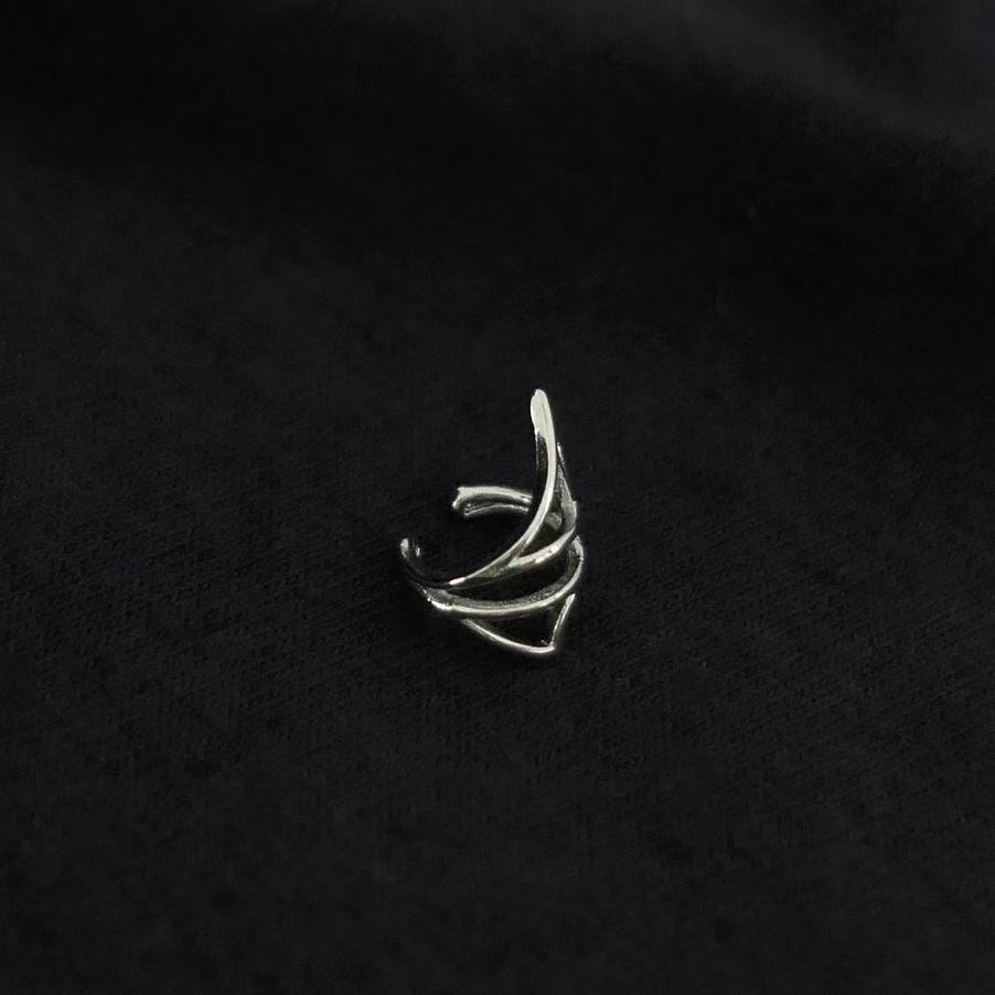 Ins Wind Ear Clamp sin agujeros de orejas alas de diablo integradas Wind Hong Kong mujer oscura geometría fría Wind Earpiece
