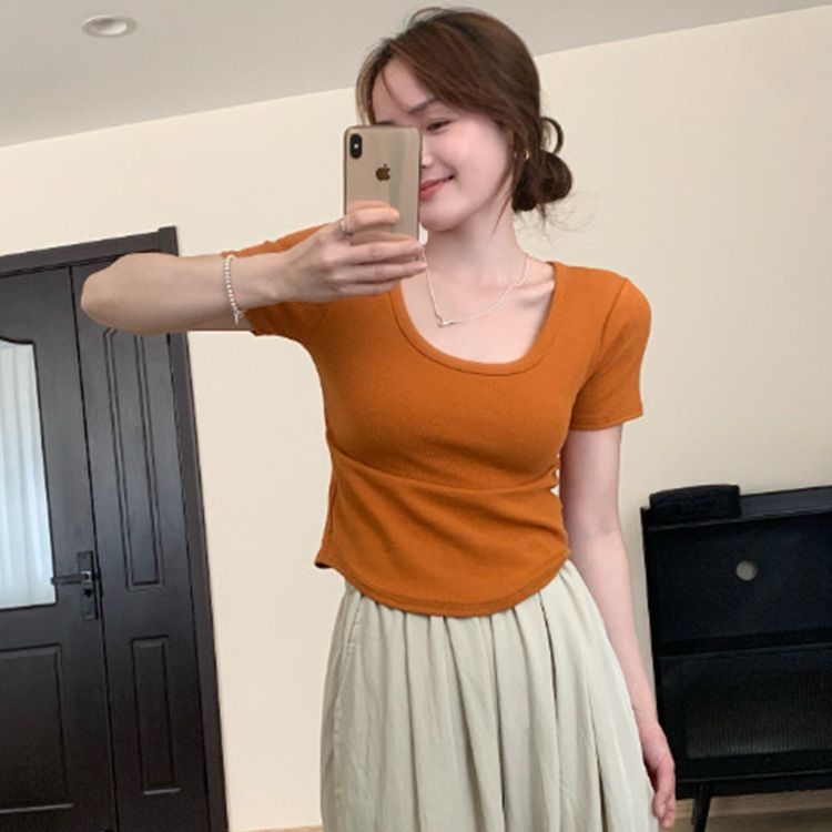 American-style slim-fit, figure-flattering, straight-shoulder T-shirt for cool girls. 2025 summer design sense, niche style women's short-sleeved Hong Kong retro top