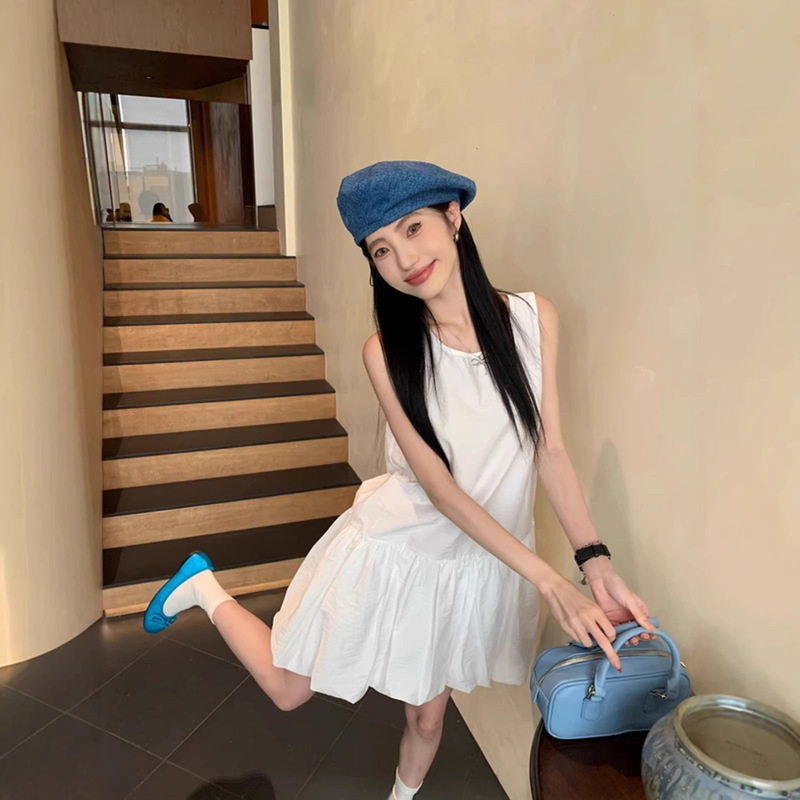 Korean-Style White Sleeveless Vest Dress for Women, Summer Gentle Style, Elegant Skirt, Loose Fit, Short Floral Dress for Petite Figures
