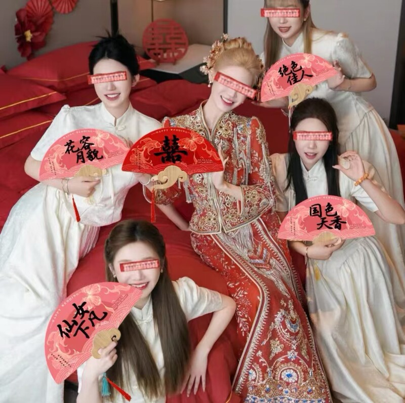 Wedding bridesmaid group fan photo props morning robe best man wedding folding fan engagement shooting tools wedding wholesale