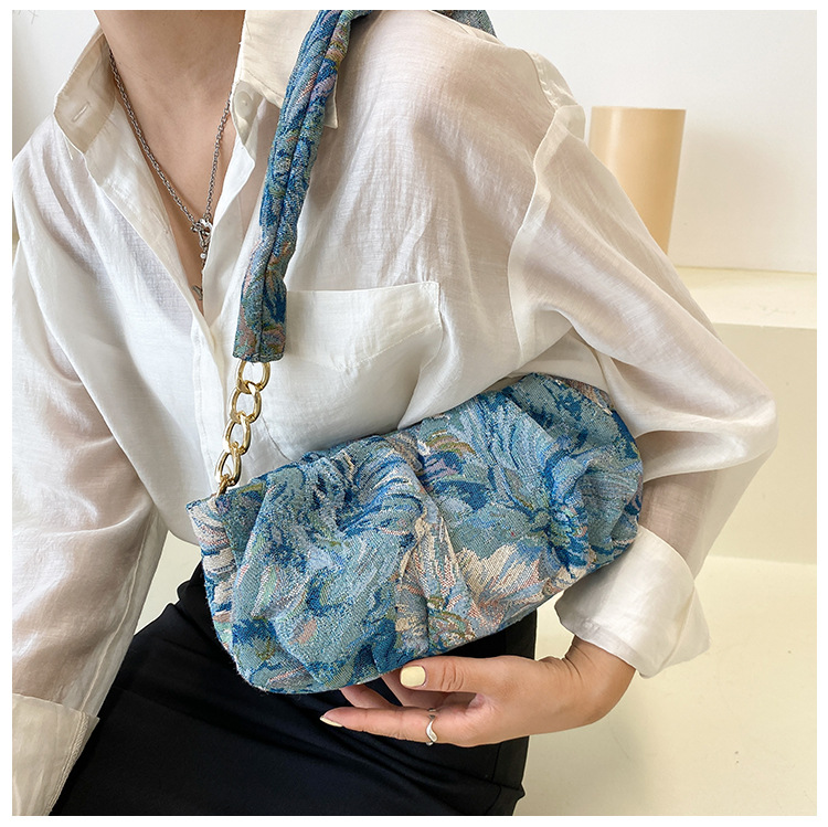 Blue Flower Painting Pattern One-shoulder Messenger Cloud Bag Wholesale Nihaojewelry display picture 13