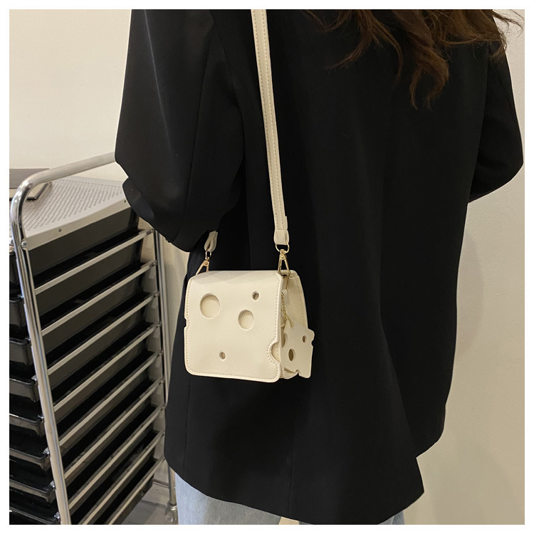 Women's Mini Pu Leather Solid Color Streetwear Square Magnetic Buckle Square Bag display picture 8