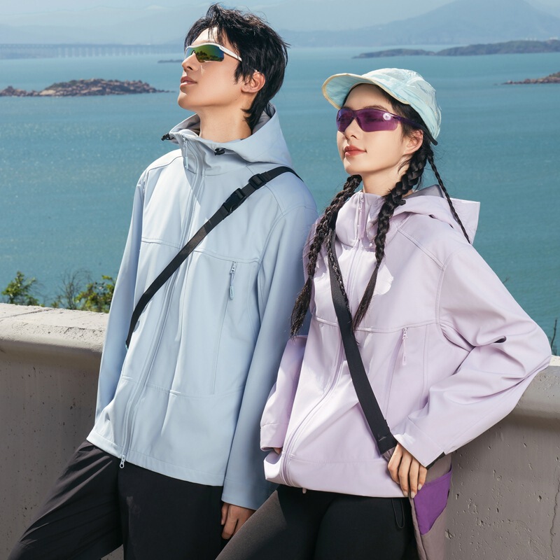 New outdoor sports jacket for spring and autumn, mountain-style couple's windproof and waterproof jacket, simple, stylish, versatile and trendy