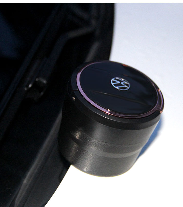 Suitable for Volkswagen Sagitar Lavida Tanyue Magotan Bora Santana Tiguan L Toury Passat Car Ashtray