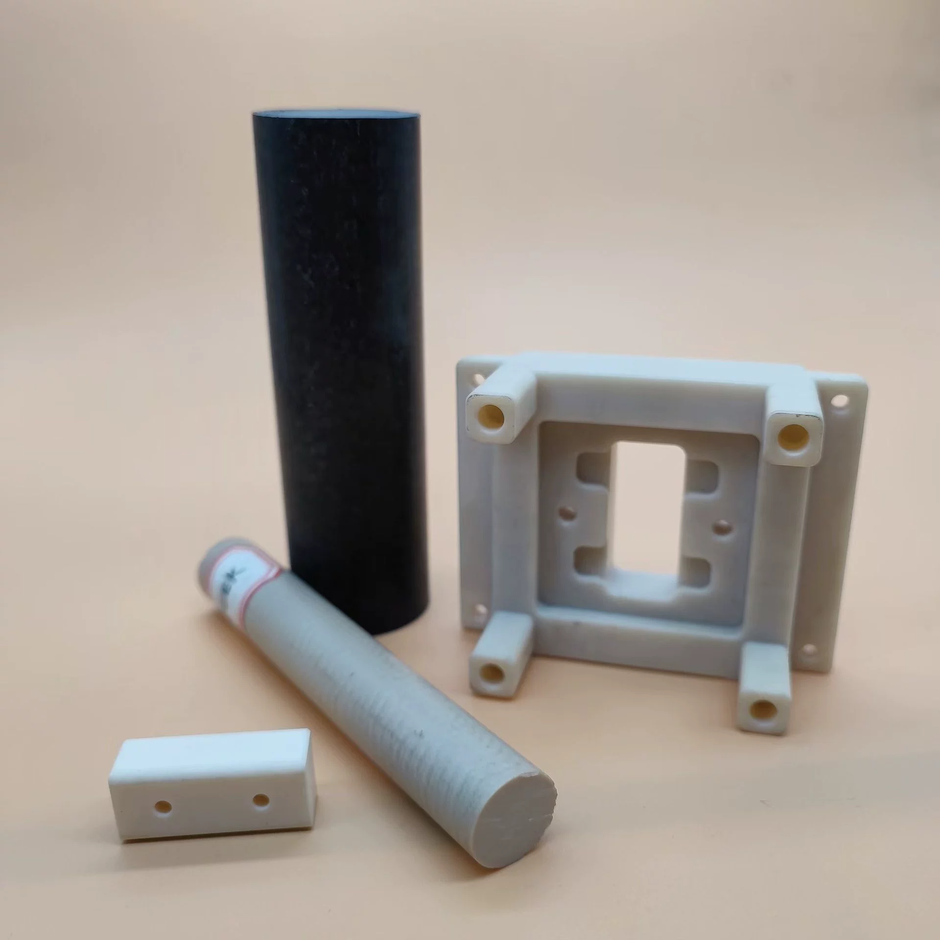 Обработка на станках с ЧПУ антистатических деталей из PEEK, механических деталей, полупроводниковых изоляционных деталей из полиэтеркетона по чертежам.