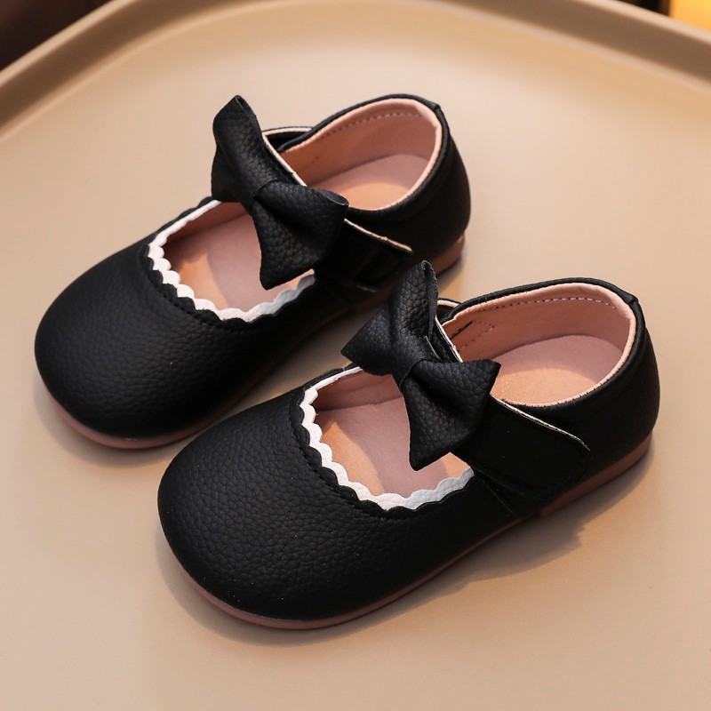 Zapatos de cuero para niñas 2025 verano nuevo estilo con lazo de suela suave zapatos de princesa para niños Velcro zapatos de bebé para niños pequeños y medianos image 5