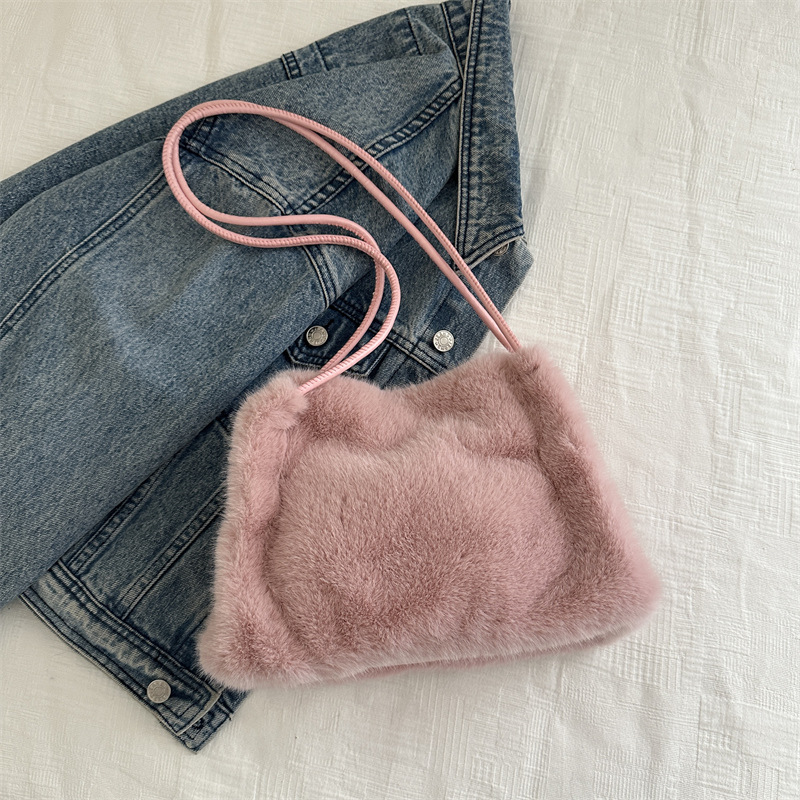 Bolso de peluche de nicho de invierno bolso de mujer 2024 moda extranjera hombro braza pequeña bolsa cuadrada bolsa de viaje de lana universal