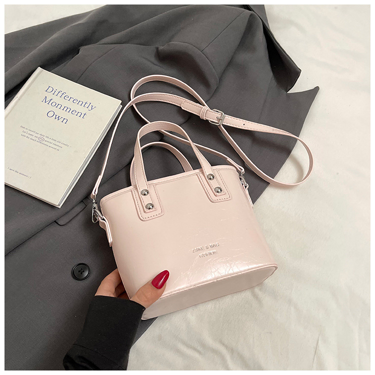 2025 nuevo nicho de moda bolso de cubo de mano para mujeres estilo coreano simple versátil bolso de hombro de moda mochila casual