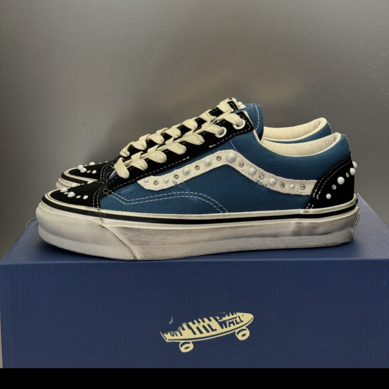 Putian shoes OLD SKOOL 36 new model Vans series co-branded with pearl rhinestones, rivets, distressed look, anti-slip Putian shoes OLD SKOOL 36 new model Vans series co-branded with pearl rhinestones, rivets, distressed look, anti-slip