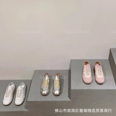 ヨーロッパの商品Saviは同じ本革の小さい大衆の復古の徳訓の靴の女性の夏の通気性の平底の靴の運動の阿甘板の靴です。