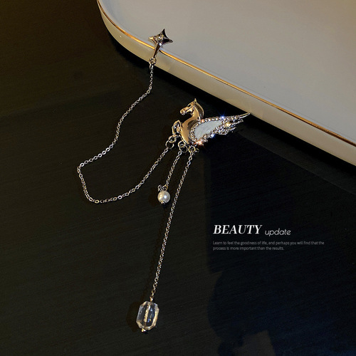 Diamond Pegasus four-pointed star tassel brooch Korean ins cold style metallic pin temperament clothing accessories