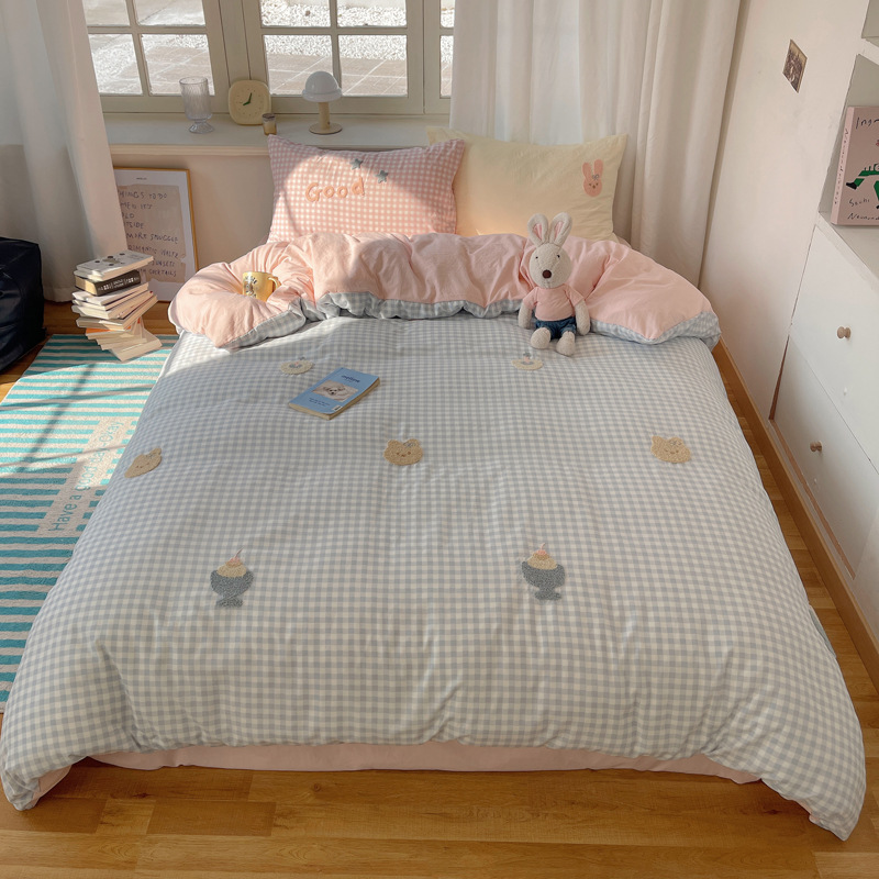 2025 nueva linda toalla de algodón de lavado de niña bordada puede dormir desnudo algodón de lavado de color sólido cuadrícula doble juego de cuatro piezas