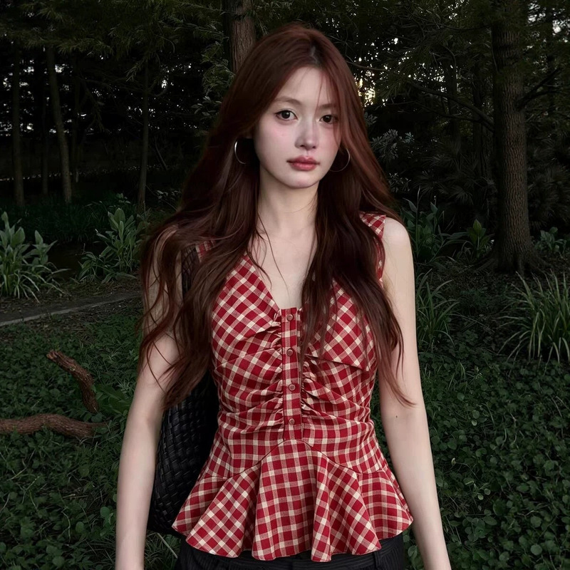 Red plaid V-neck camisole for women, summer ruffle waist-cinching Korean-style sweet and spicy unique design top Red plaid V-neck camisole for women, summer ruffle waist-cinching Korean-style sweet and spicy unique design top