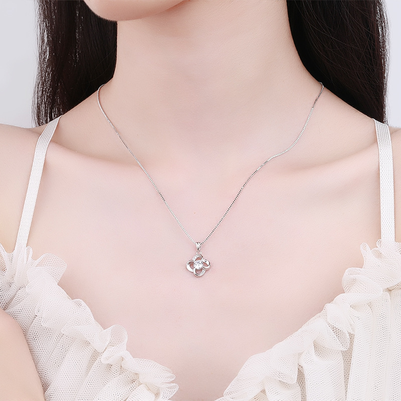 Collana da donna con quadrifoglio in argento puro e zirconi intarsiati, design di nicchia, catena per clavicola di alta qualità, 2021_voghion.com