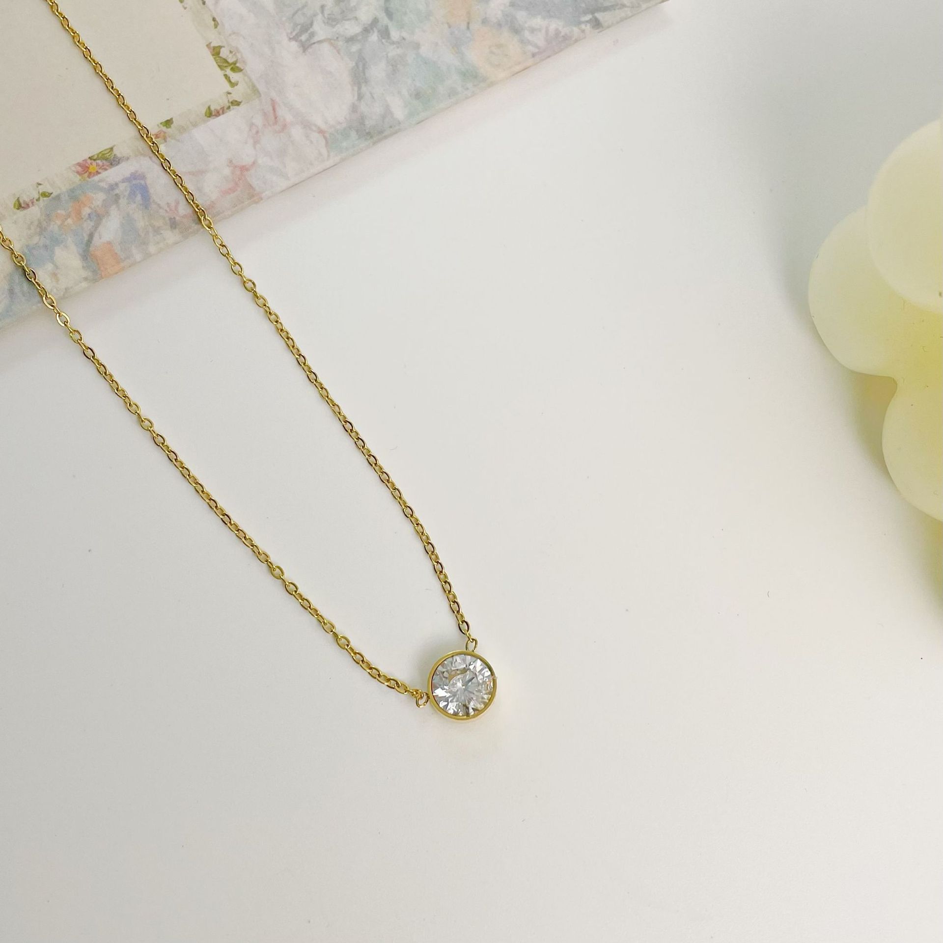 Fashion Round Rainbow Heart Shape Alloy Copper Plating Inlay Rhinestones Opal Shell Pendant Necklace