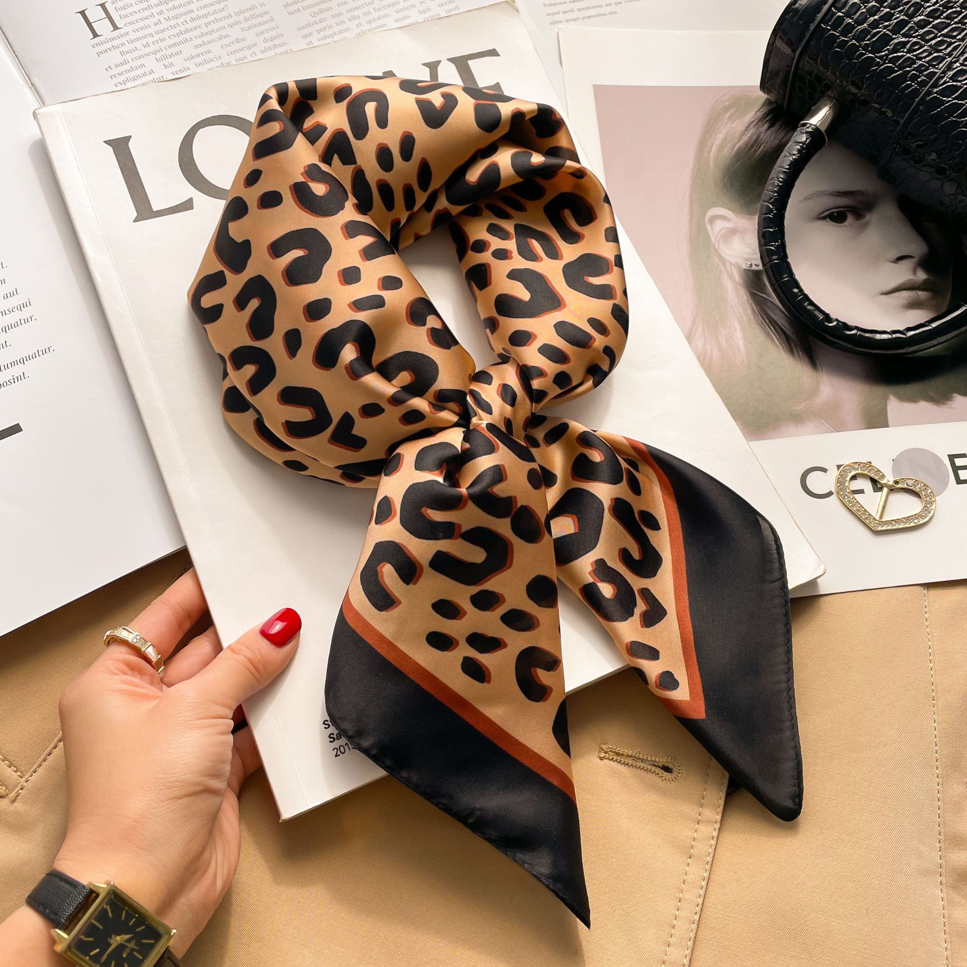 블랙 커피 레오파드 무늬