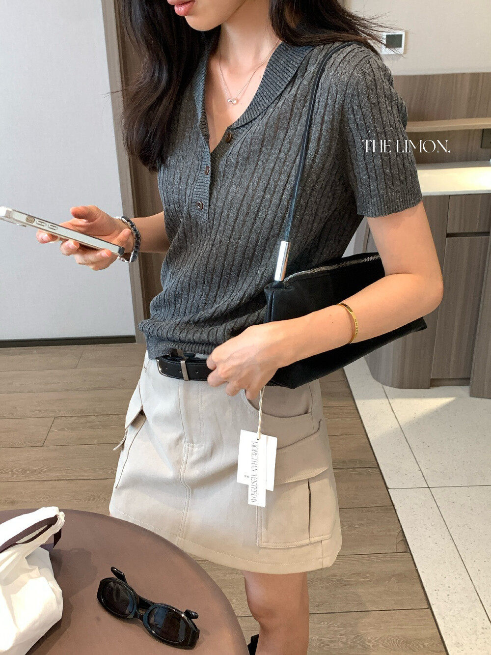 Áo polo nữ cổ bẻ tay ngắn phong cách cổ điển, chất liệu cotton pha sợi, form suông thoải mái — Xám Apricot, trắng ngà, xanh nhạt, Xám hoa sâu chi tiết 22