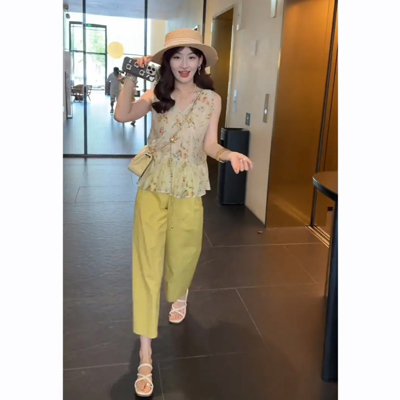 套装夏女2025新款洋气减龄碎花V领上衣气质百搭高腰休闲裤两件套|undefined
