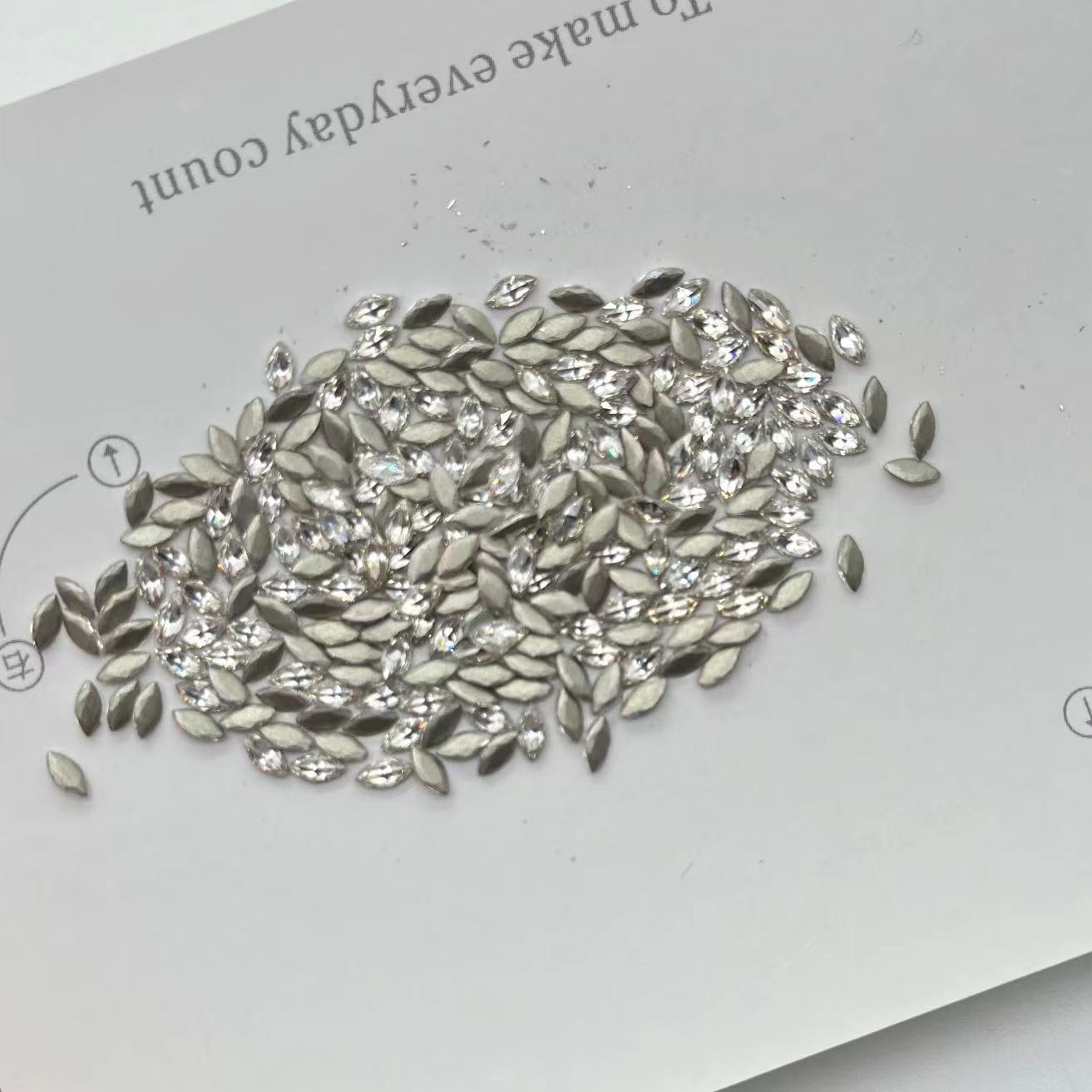 A2-45-03 화이트 후작 2*4mm