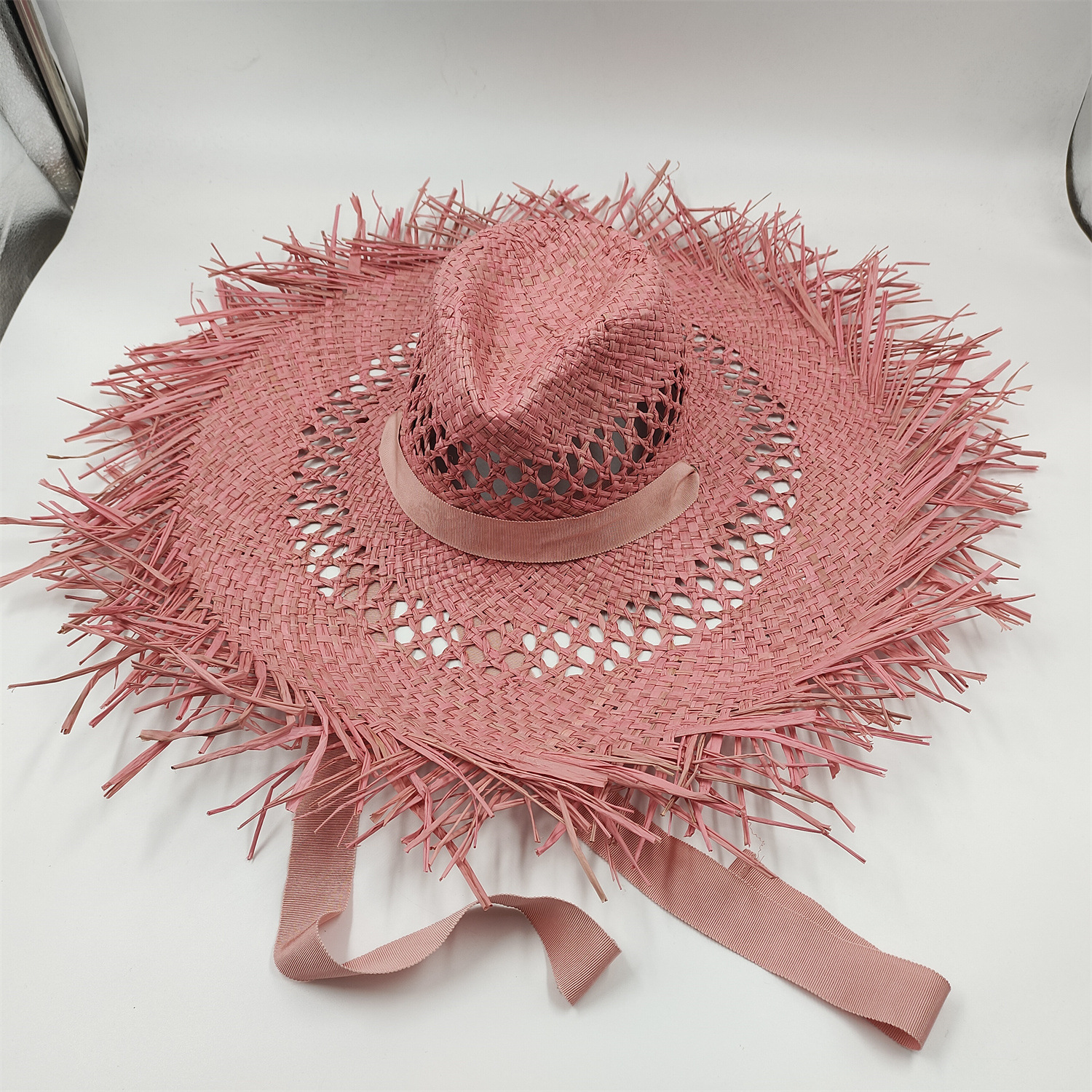 Hepburn Style Round Top European And American Style Frayed Raffia Straw For Women, Wide Brim Fashion Hollow Out Vacation Beach Sun_voghion.com