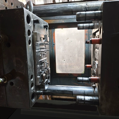 Injection PVC plastic mold processing Avtomobil hissələri qəlibləri