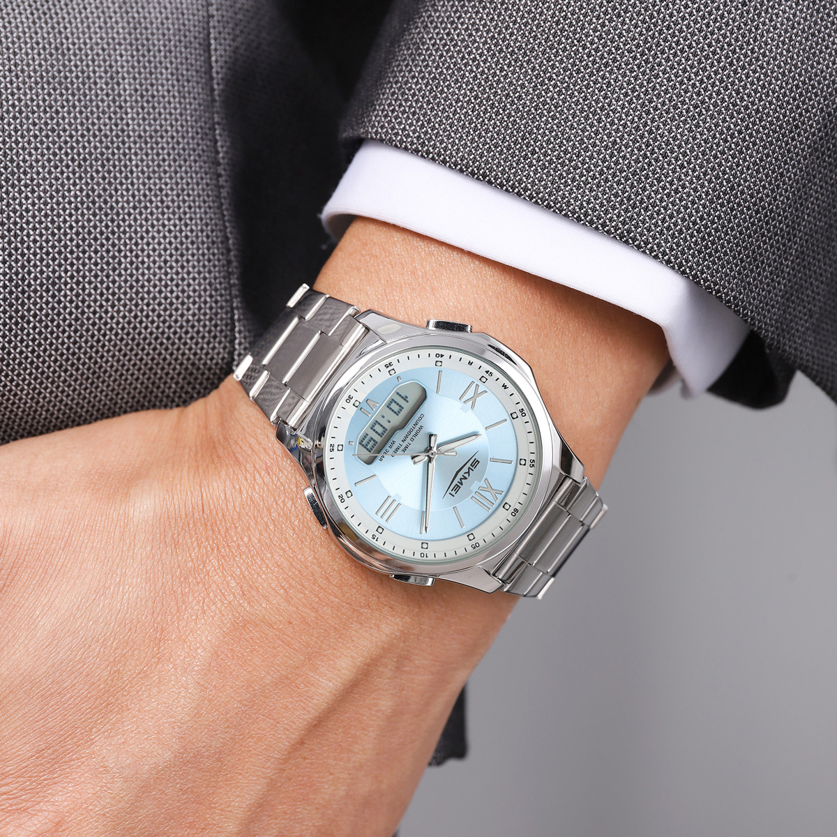 Momento de belleza multifuncional reloj de hombre doble correa de acero reloj de hombre cuenta regresiva horario de verano reloj impermeable al por mayor