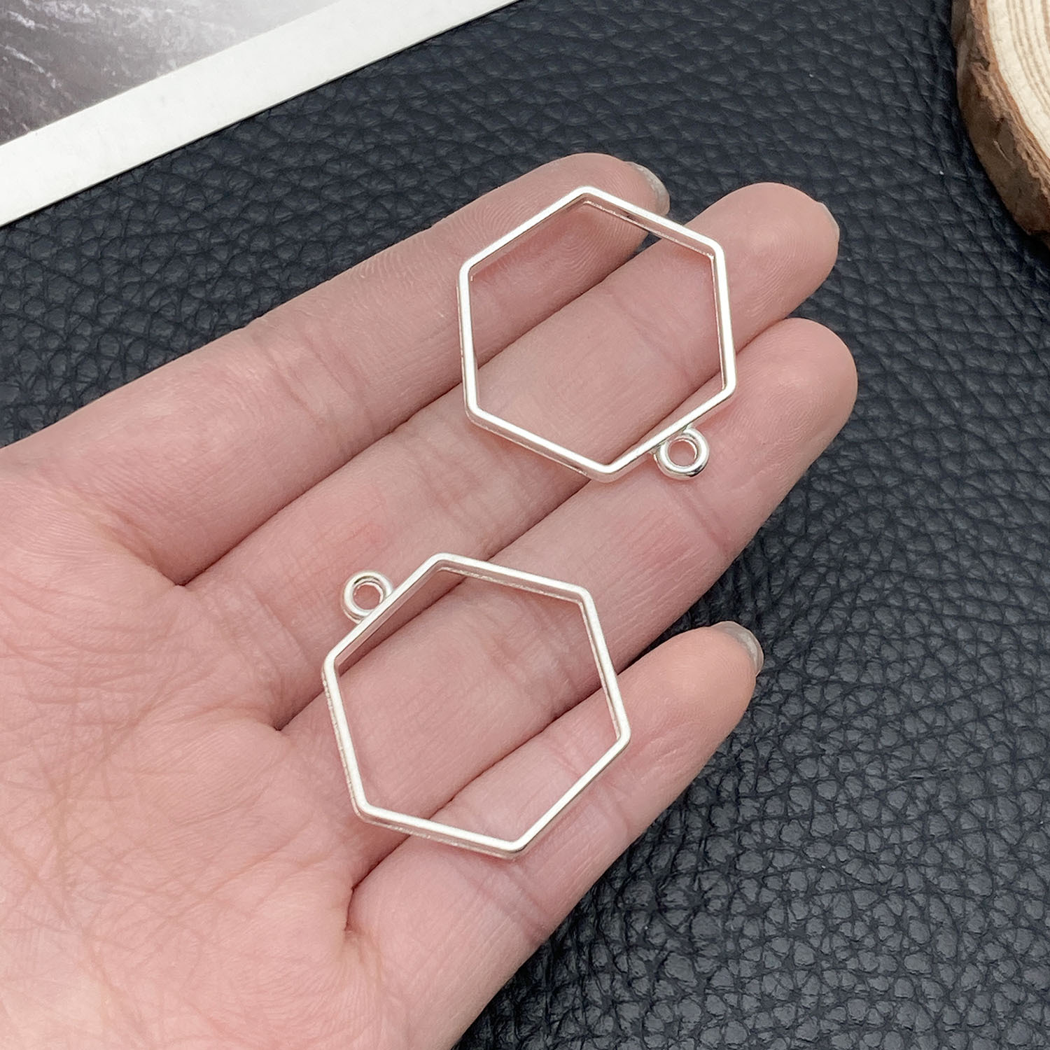 22252-LJ-亮银锌合金六边形相框边框29x28mm-1