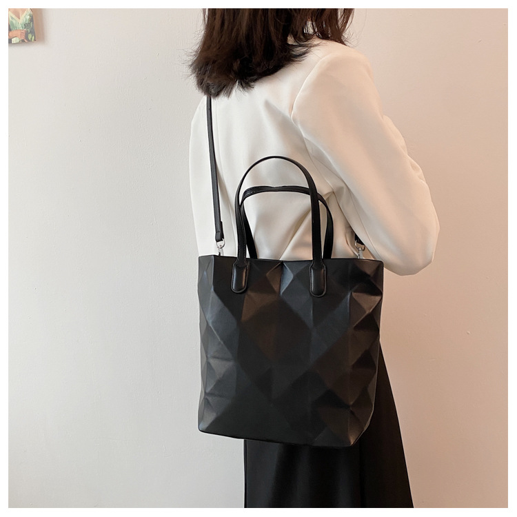 Niche design irregular largecapacity bag 2021 new trendy tote bag shoulder messenger bagpicture108