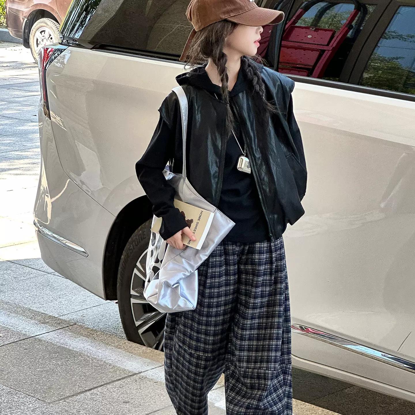 女童皮马甲秋装2025春秋新款儿童超好看格子裤套装女大童三件套潮