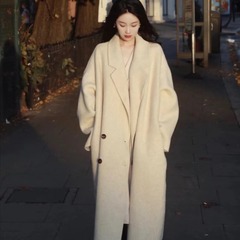 ネットの赤いタイプの双列のボタンのぬいぐるみのゆったりした韓国版の厚い羊の毛の両面のカシミヤのウールのコートの女性のコートの大連