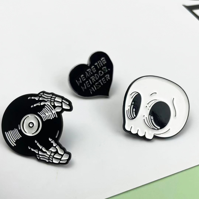 Insignia de metal de estilo punk transfronterizo Calavera de Halloween Divertido estudiante divertido niño mochila niños accesorios de broche