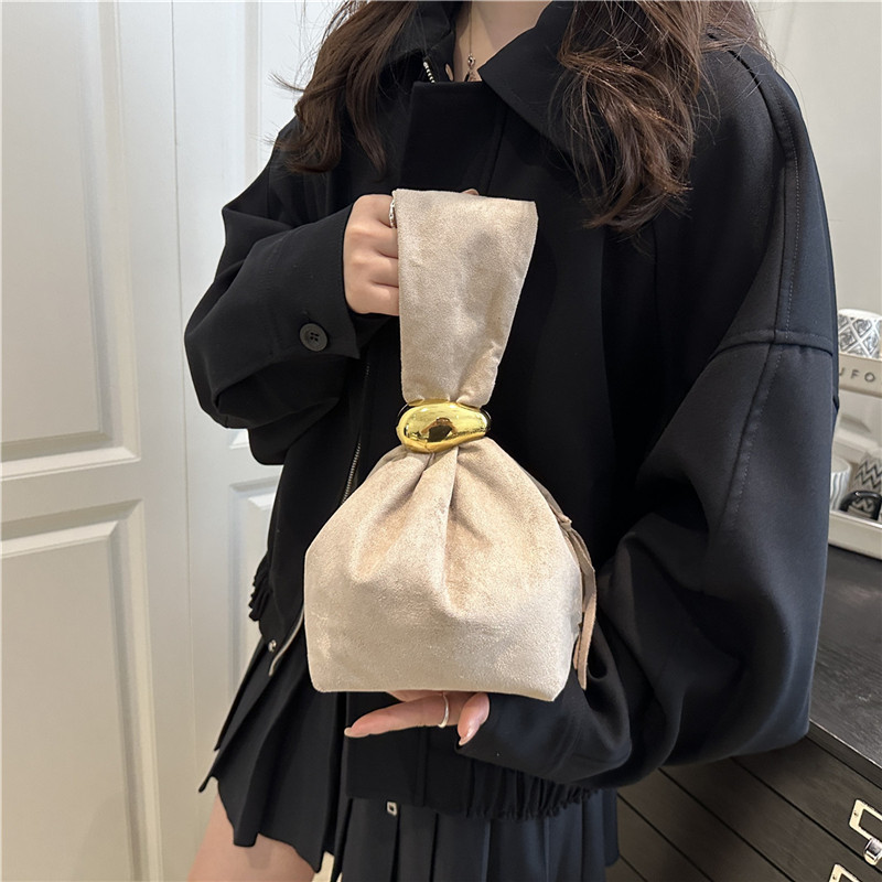 小众设计包包女式2025新款潮秋冬高级感复古流行超火手拎包水桶包|undefined