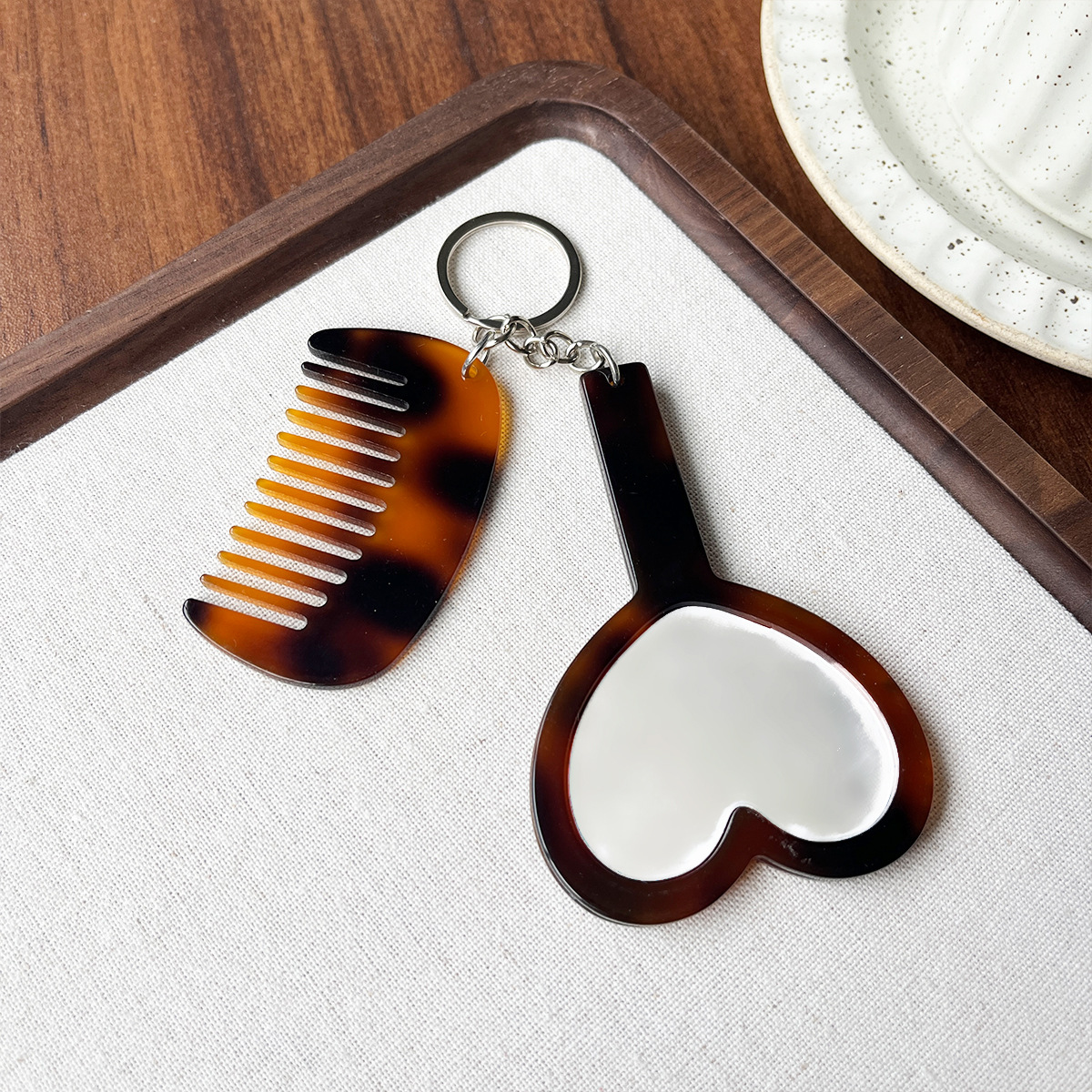Espejo de maquillaje portátil portátil en forma de corazón de alta definición, espejo de maquillaje para estudiantes, espejo pequeño, artefacto de maquillaje