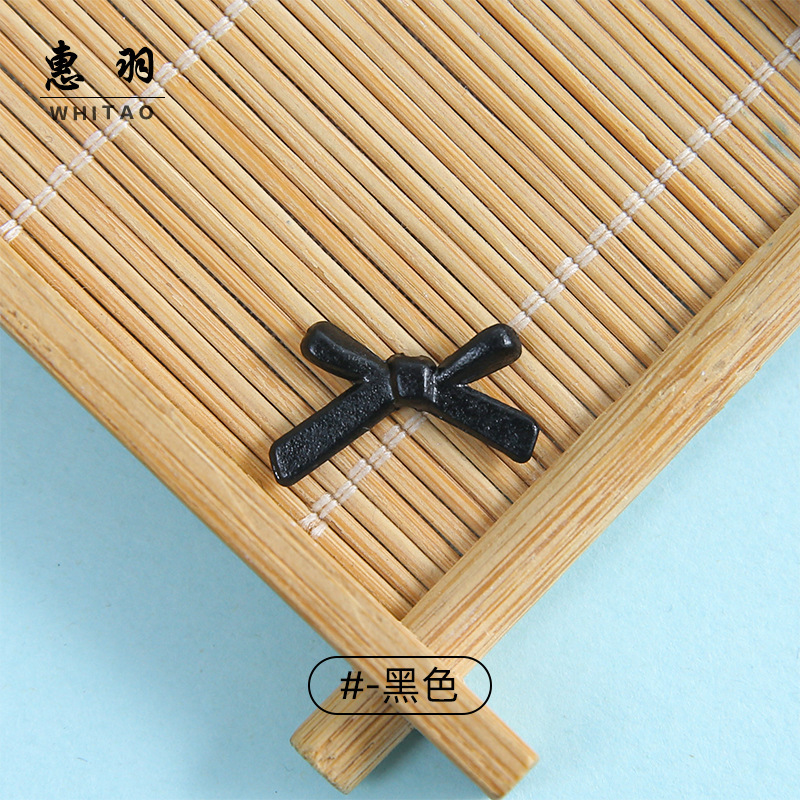 With bow, black, small