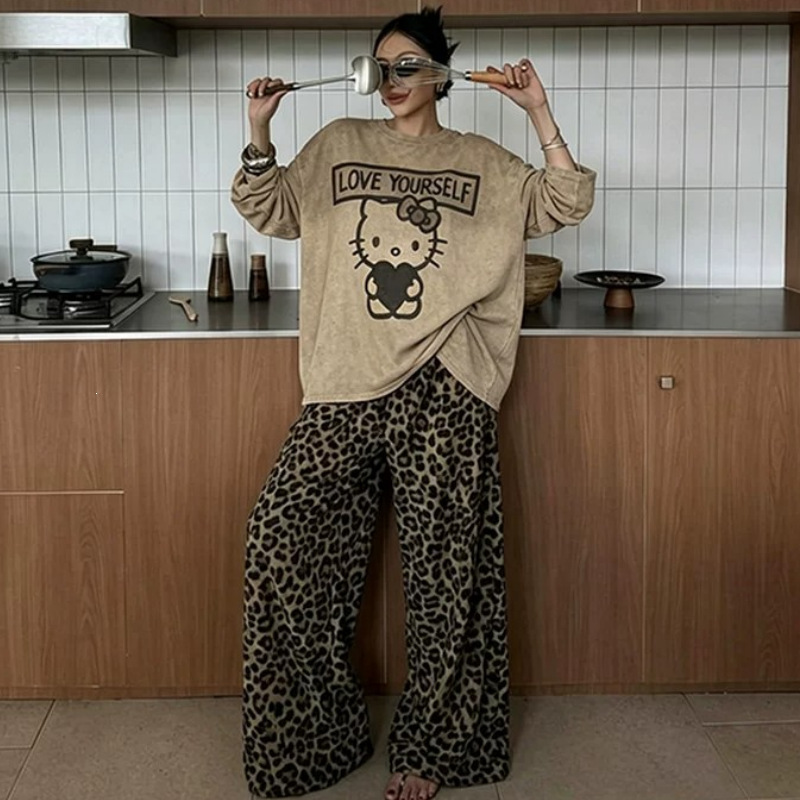 De Rong women's autumn and winter new style pajamas, featuring a retro aesthetic, cute cartoon designs, and providing warmth and comfort for loungewear