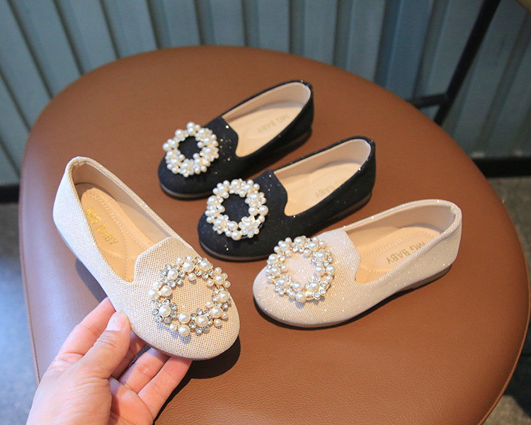 Sapatos de pele para menina estilo princesa com pérolas_voghion.com